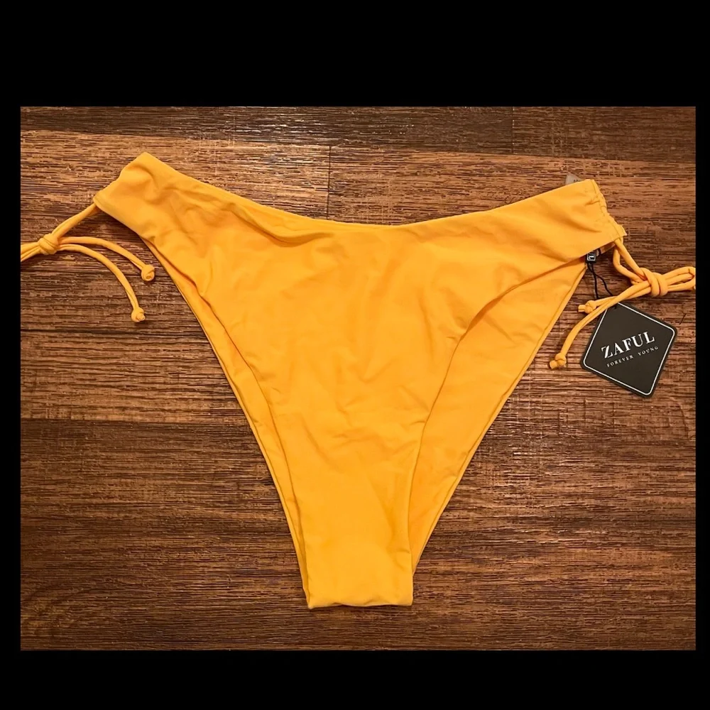 Yellow 2Pc Bikini Set Underwire Padded Top Back Cheeky Bathing Suit Sz L 8/10